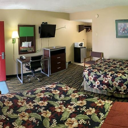 Thunderbird Inn Либерал Екстериор снимка