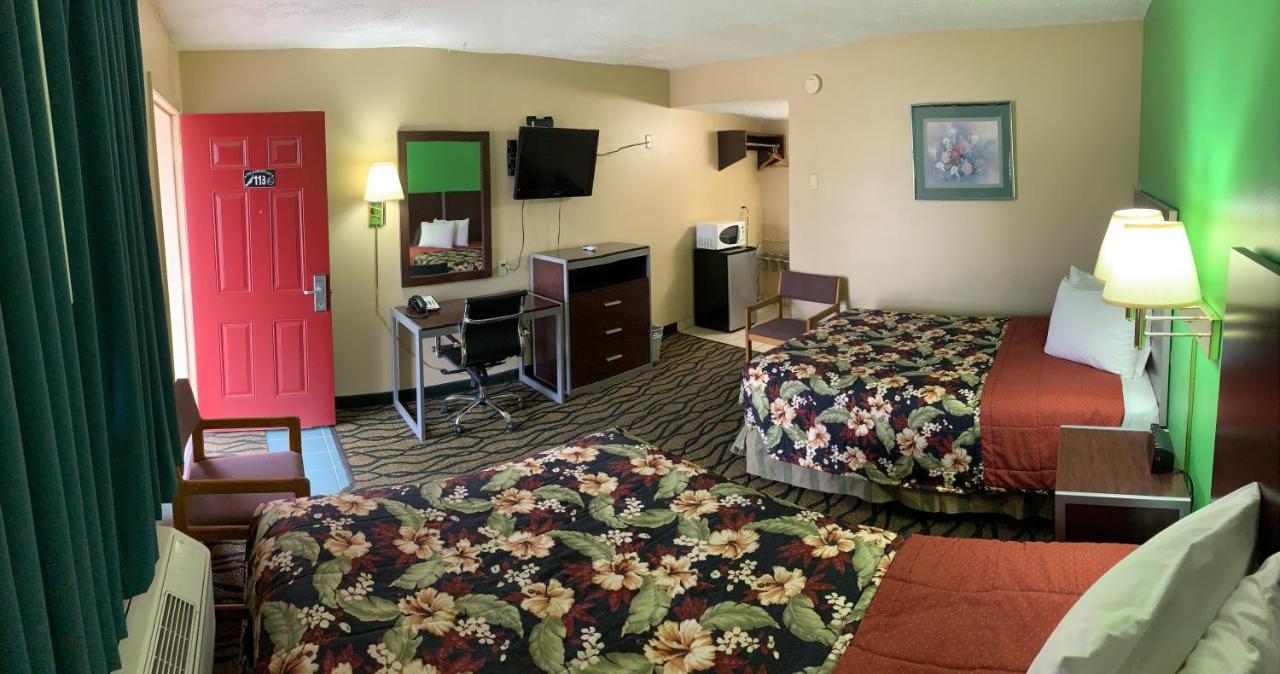 Thunderbird Inn Либерал Екстериор снимка