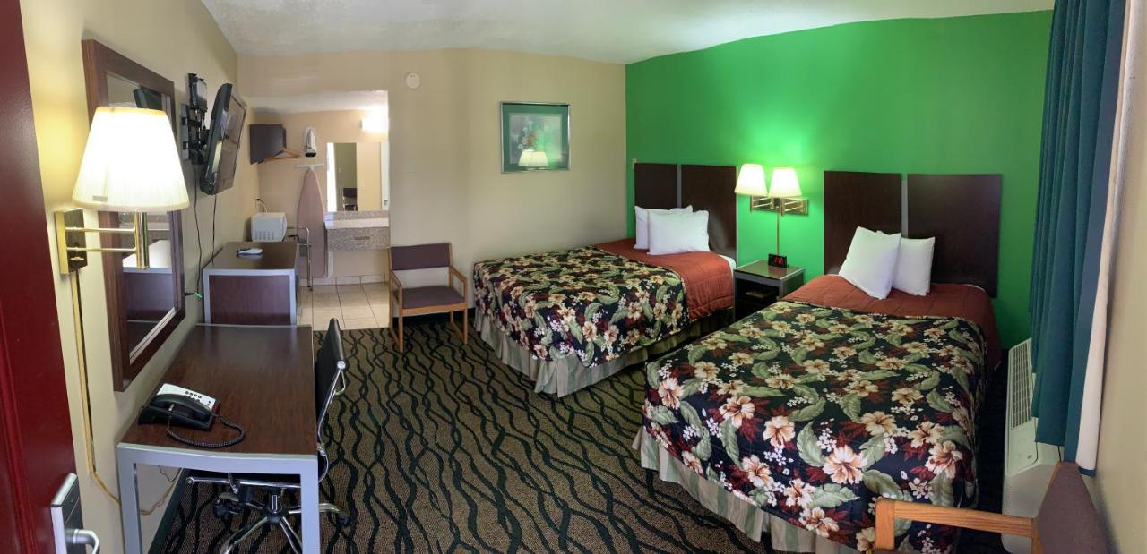 Thunderbird Inn Либерал Екстериор снимка