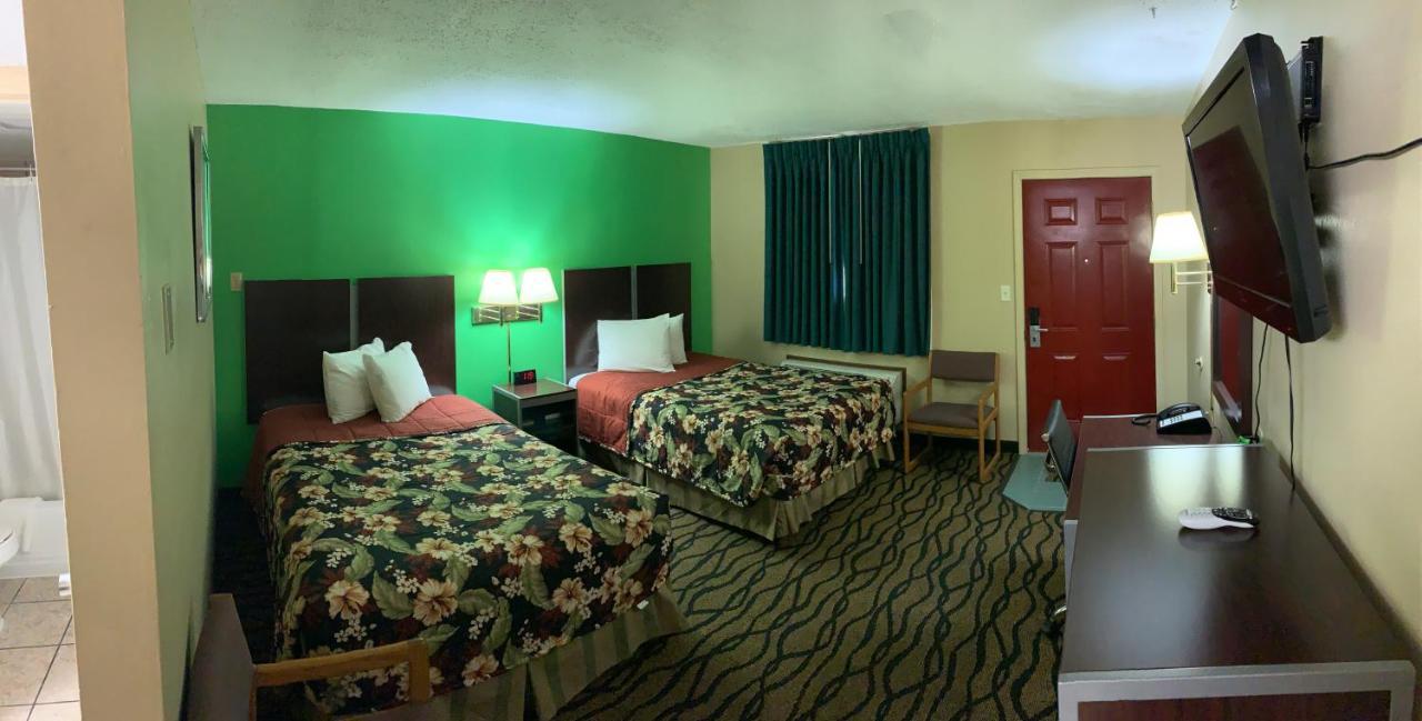 Thunderbird Inn Либерал Екстериор снимка